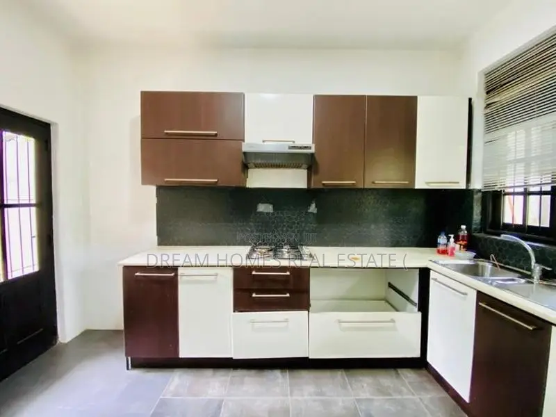 Solid Luxury Family Home for Sale – Athurugiriya