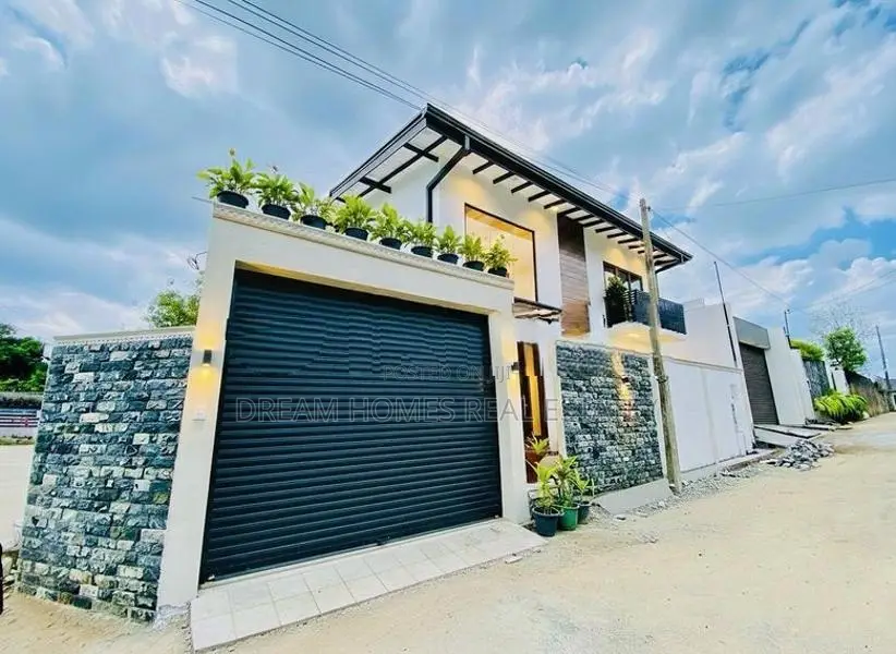 Newly Built Luxury House in Athurugiriya