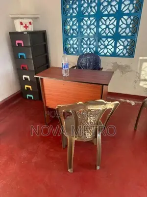 Office Table with Lecture Chairs
