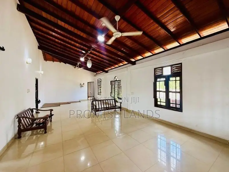 Upstairs House for Rent in Wattala