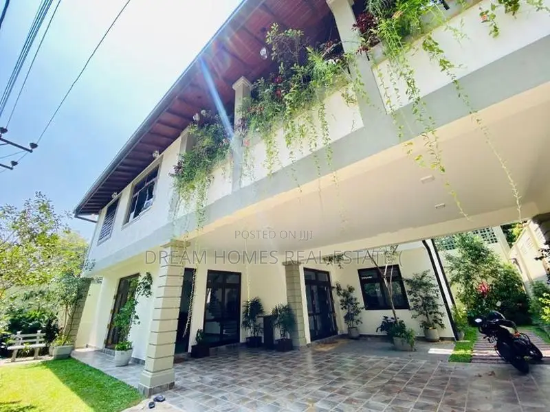 Brand-New Luxury 2-Story House for Sale – Battaramulla