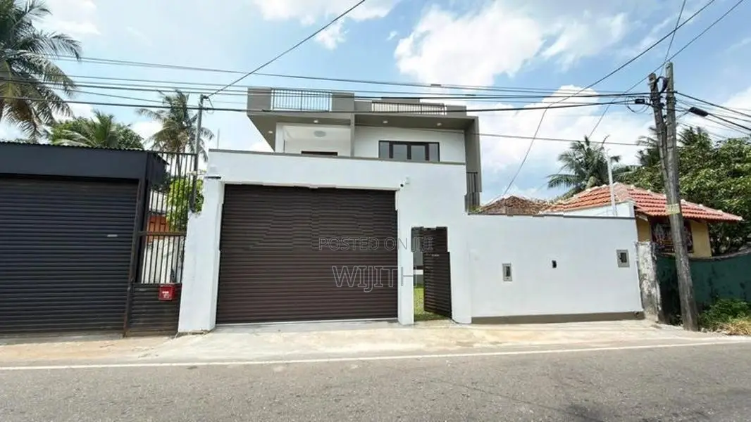 Brand New Three Storey House for Sale in Kottawa Makubura