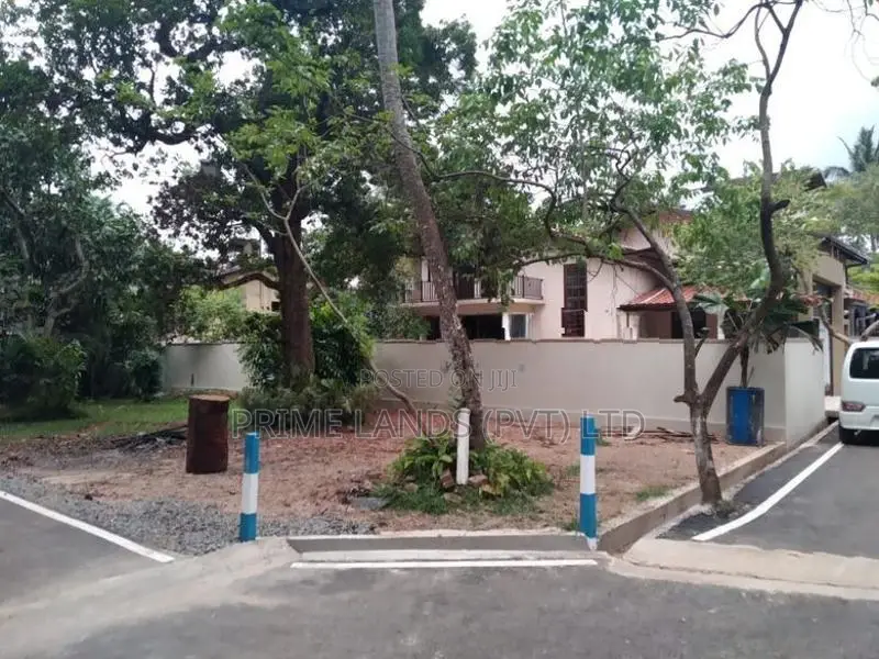 මාලඹේ තලාහේන හන්දියට ආසන්නව බිම් කොටසක් විකිණීමට