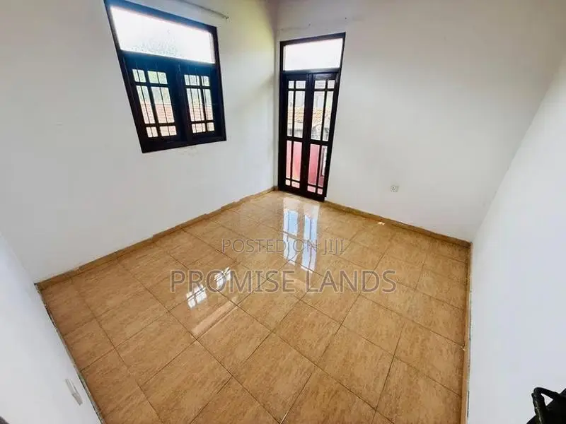 Upstairs House for Rent in Wattala