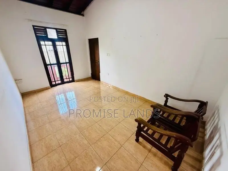 Upstairs House for Rent in Wattala