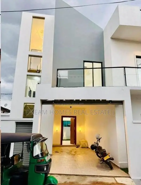 Luxury Family Home for Sale – Near Athurugiriya Junction