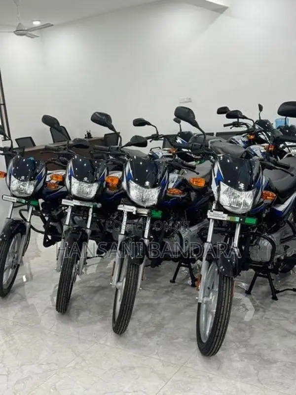 Bajaj CT100 es 2026