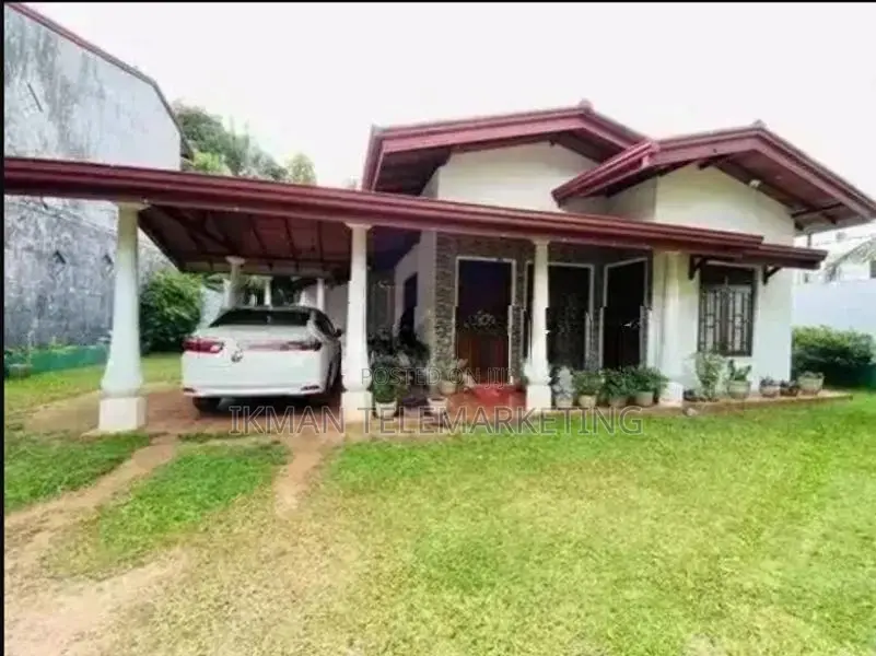 House for Sale in Meegahawatta