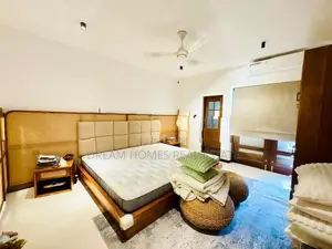 Modern 3-Storey House with Pool – Thalapathpitiya