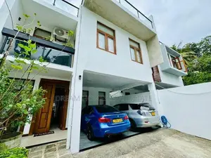 Luxury Family House for Sale Near Pelawatta