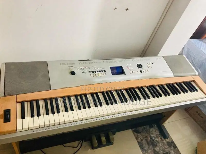 Yamaha Portable Grand DGX-630 Piano