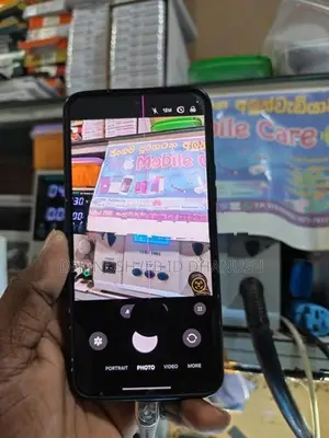 Samsung Galaxy S22 (Used)
