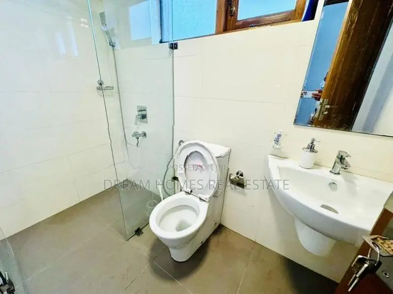 Luxury Family House for Sale Near Pelawatta