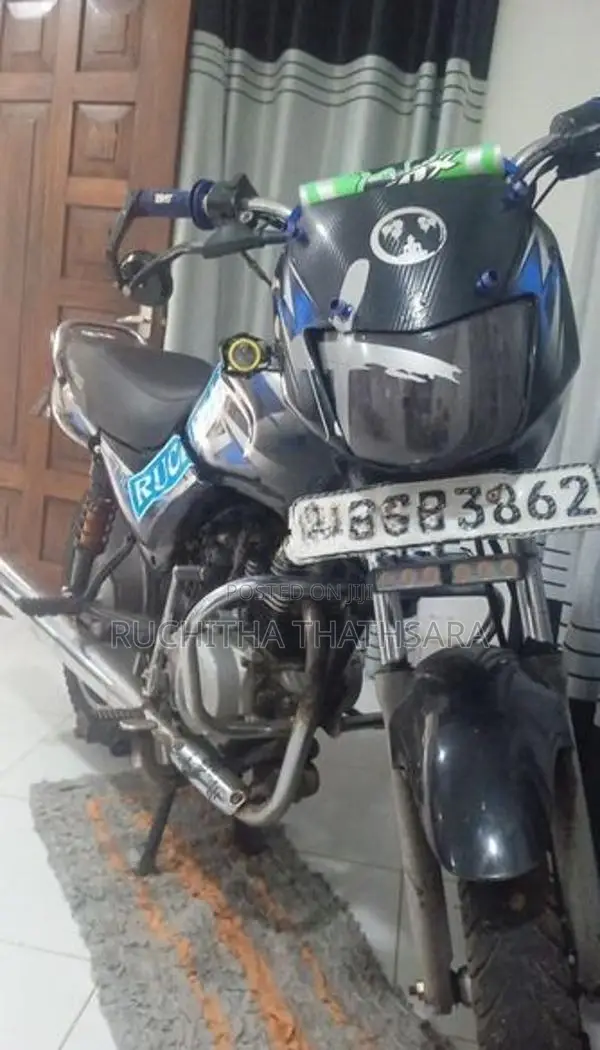 Bajaj CT100 2015