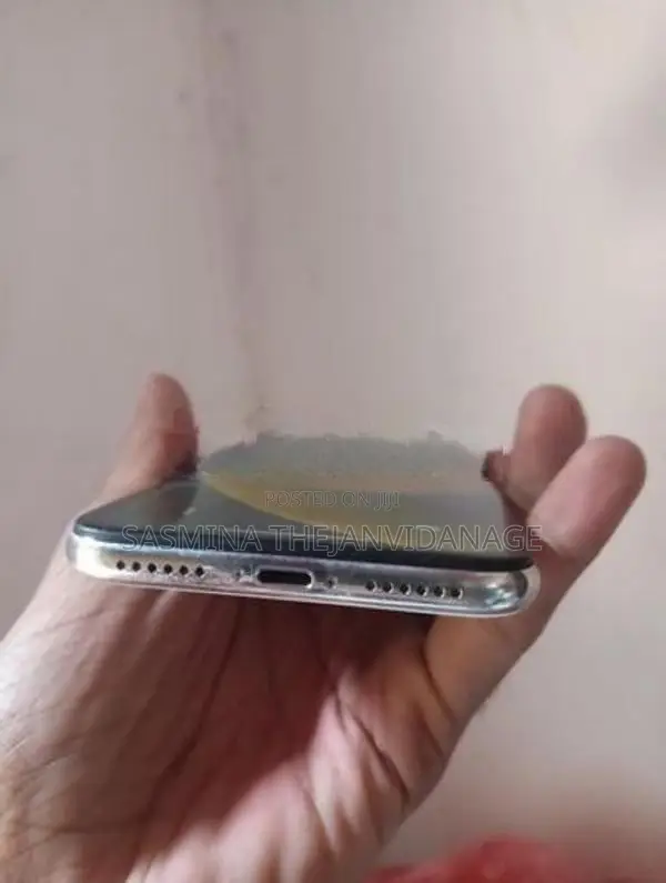 Apple iPhone X (Used)