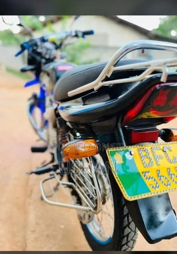 Bajaj CT100 2017