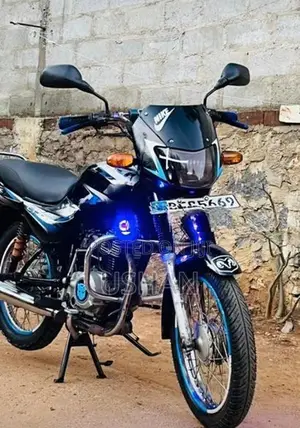 Bajaj CT100 2017