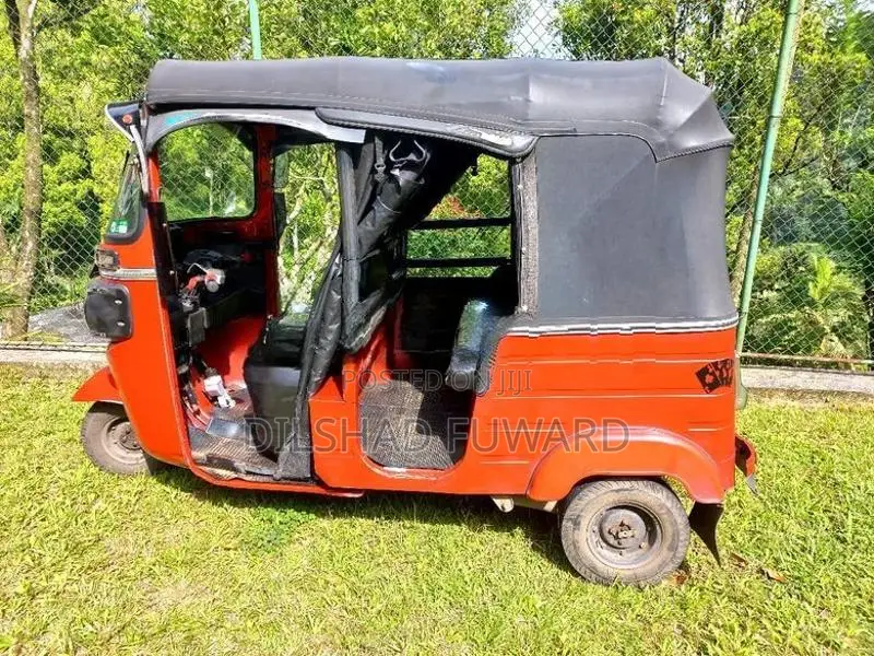 Bajaj RE 2016