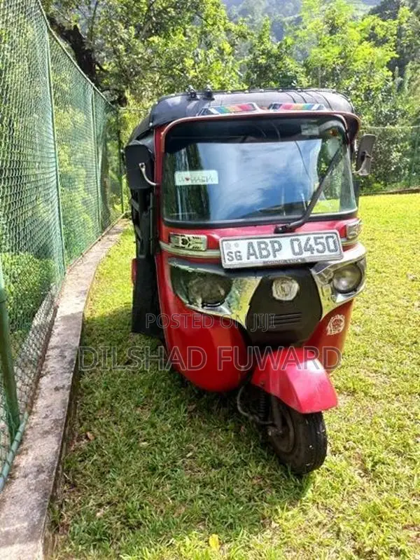 Bajaj RE 2016