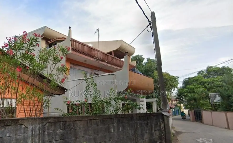 3 Story House for Sale - 50m to Negombo Road Mabola, Wattala