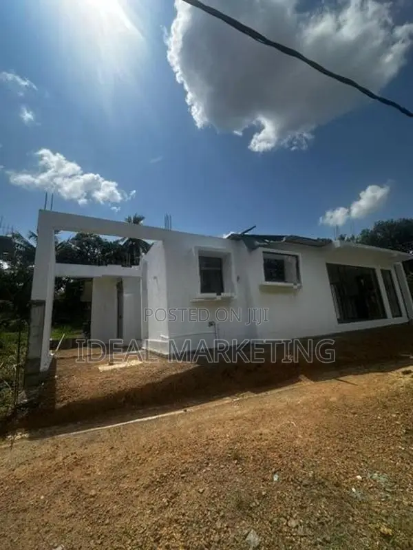 1 Bedroom House for Sale - Kahathuduwa (EM508)