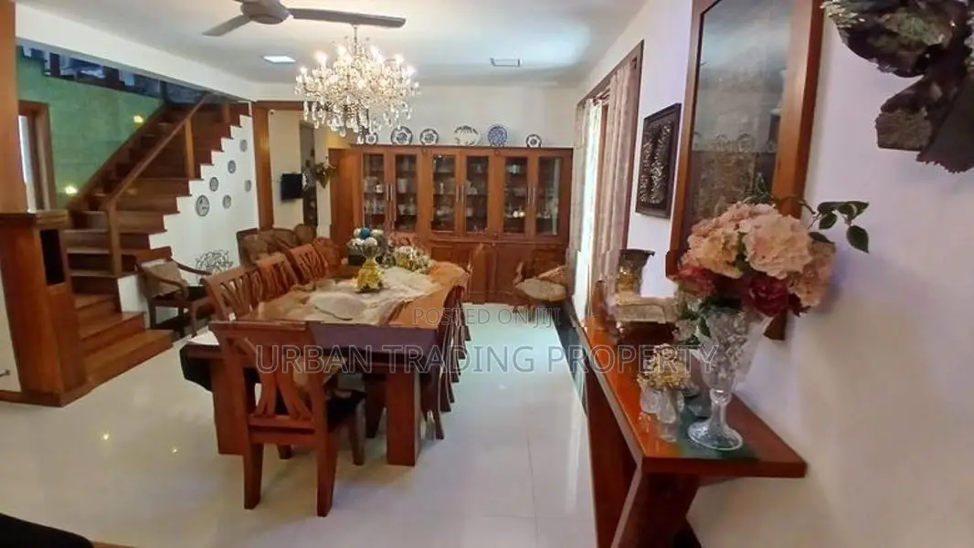 03 Storey House with Roof Top for Sale in Colombo 03.