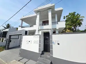 Newly Build Luxury 3 Storey House for Sale in Jayaliyagama