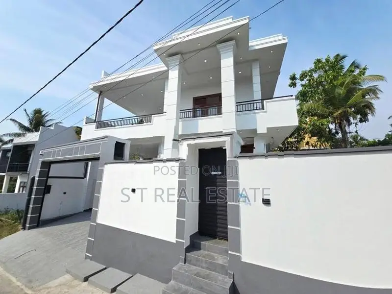 Newly Build Luxury 3 Storey House for Sale in Jayaliyagama