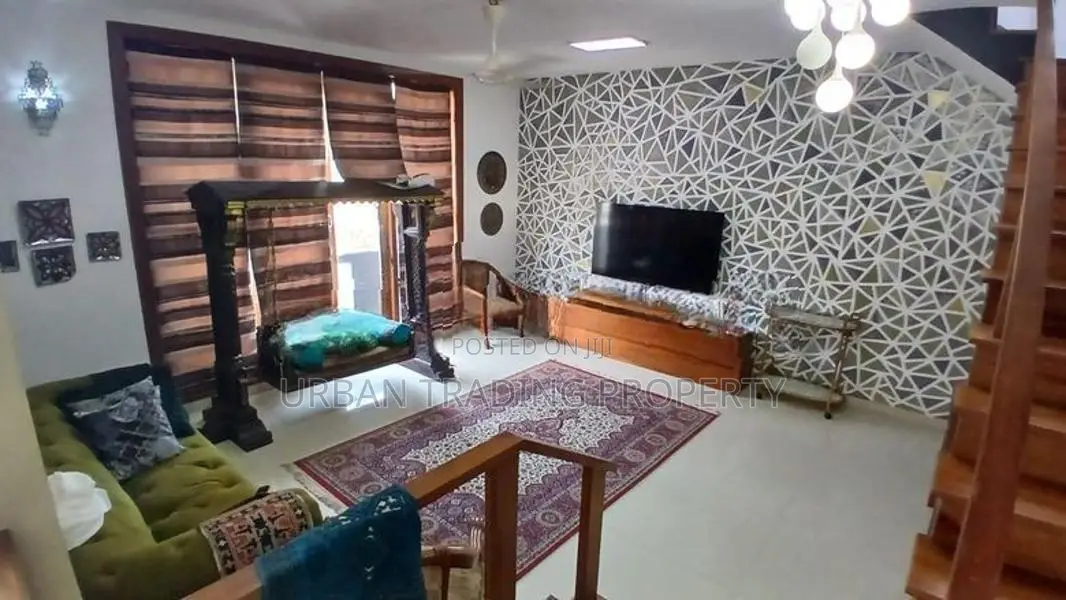 03 Storey House with Roof Top for Sale in Colombo 03.