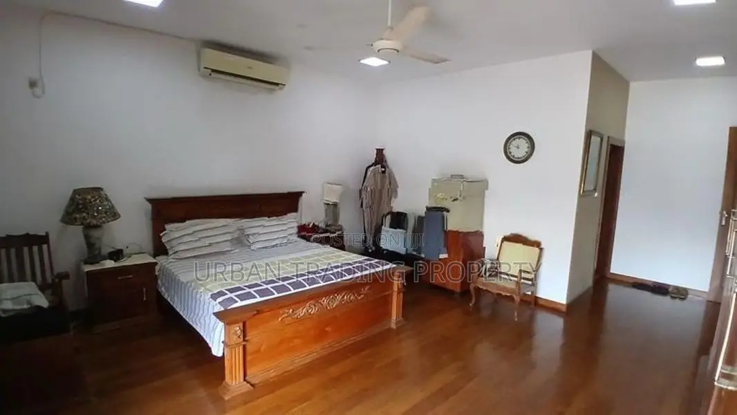 03 Storey House with Roof Top for Sale in Colombo 03.