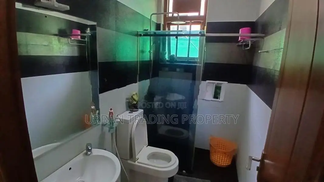 03 Storey House with Roof Top for Sale in Colombo 03.