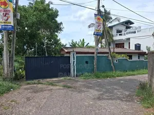 Land with old house for sale in Athurugiriya