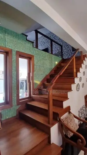 03 Storey House with Roof Top for Sale in Colombo 03.