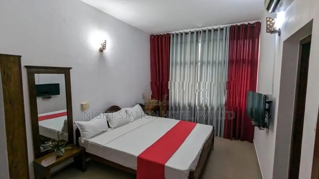 සංචාරක හෝටලයක් විකිණීමට – පානදුර