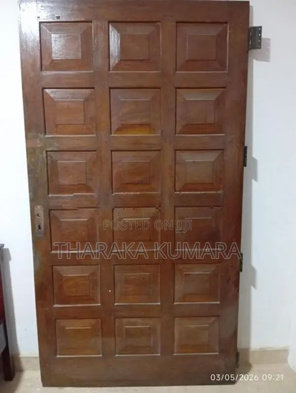 කොස් ලී දොරක්
