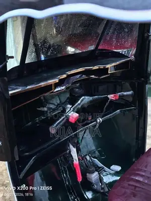 Bajaj RE 2002