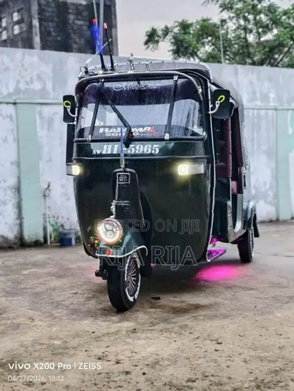 Bajaj RE 2002