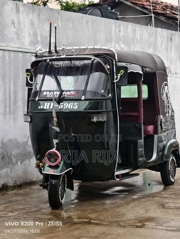 Bajaj RE 2002