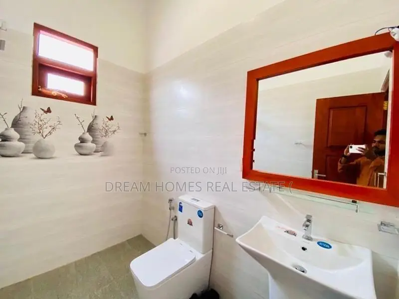 Home with Large Front Garden – Just 2.5km to Athurugiriya