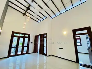 Beautiful Newly Built House in Athurugiriya