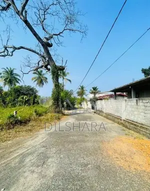 අතුරුගිරිය නගරය ට සමීපව පදිංචියට හොඳම ඉඩමක්