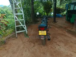 Bajaj Boxer 2012