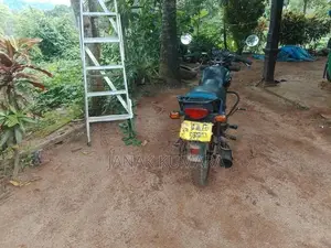 Bajaj Boxer 2012
