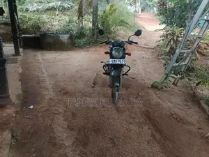 Bajaj Boxer 2012