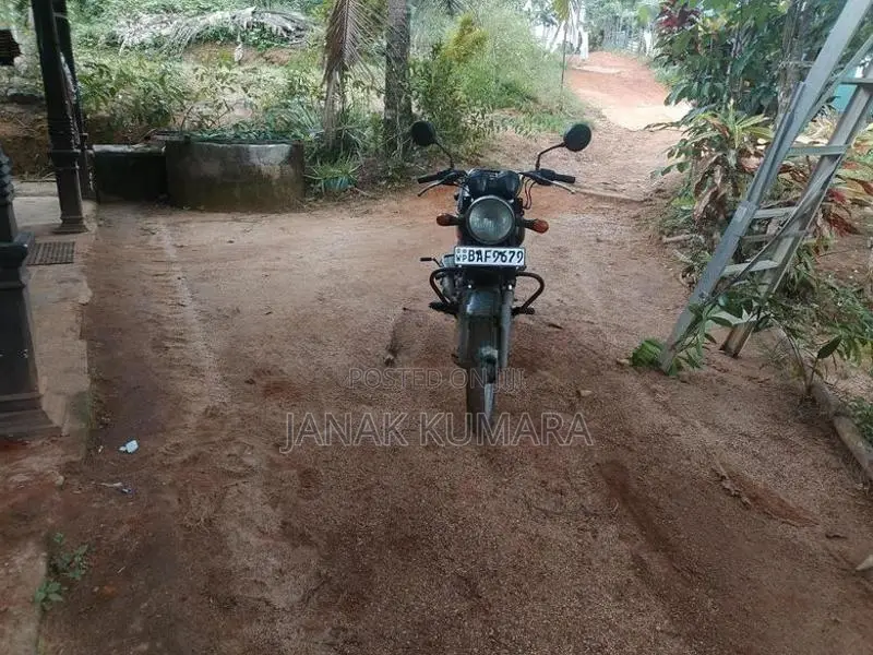 Bajaj Boxer 2012