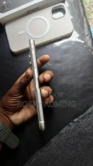 Apple iPhone 11 (Used)