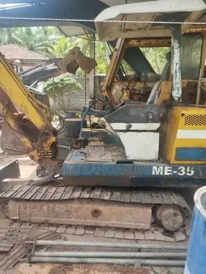 Mitsubishi 35 Excavator 2002