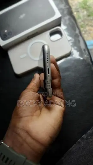 Apple iPhone 11 (Used)