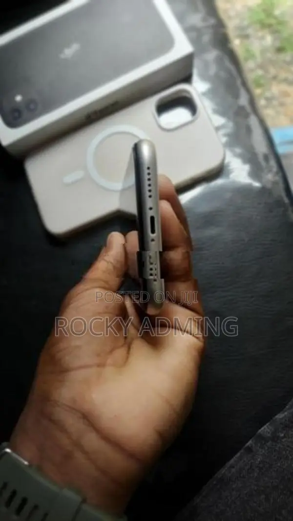 Apple iPhone 11 (Used)