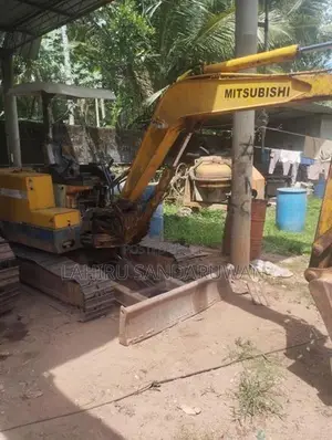 Mitsubishi 35 Excavator 2002